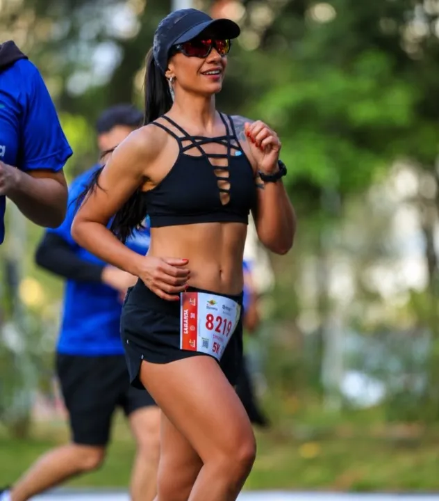 Denise durante uma corrida de rua de 5 km